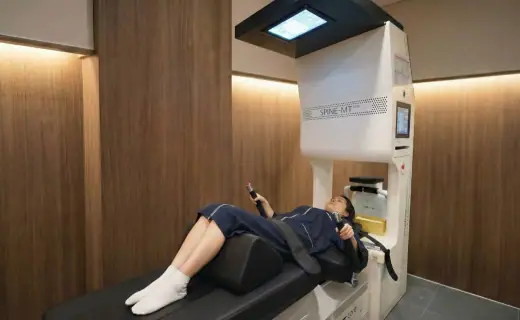 척추견인