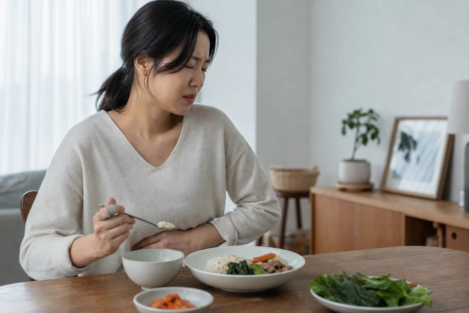 위하수/위마비 진료 전 증상과 검사·기록을 확인하는 장면